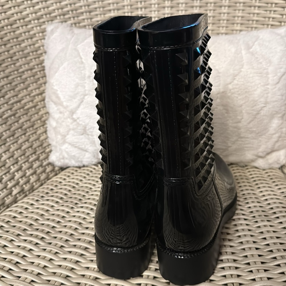 COPY - Vince Camuto Rain boots. - Picture 4 of 7